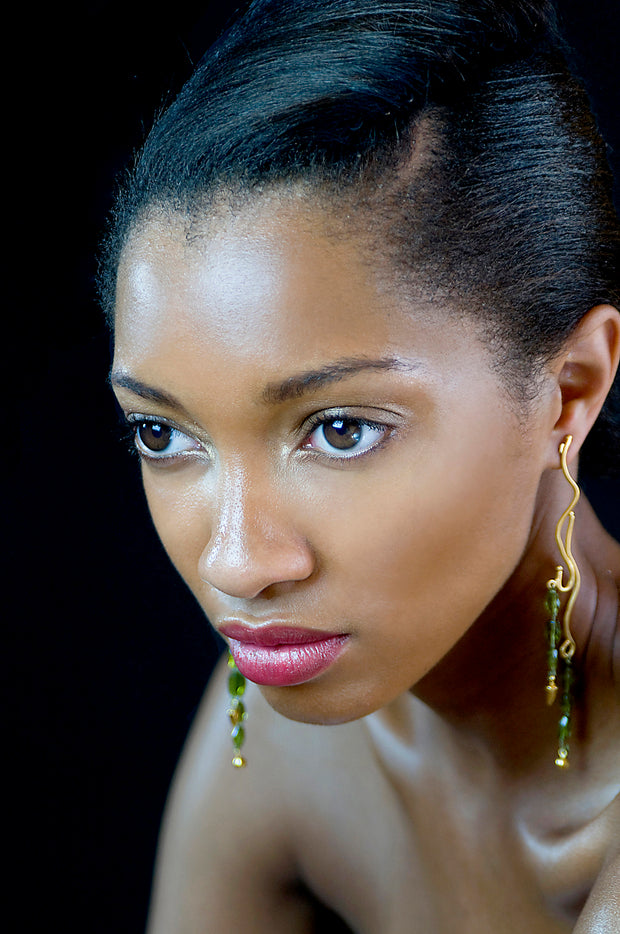 18K GOLD HARD-WIRE EARRINGS WTH DRIPPING PERIDOT