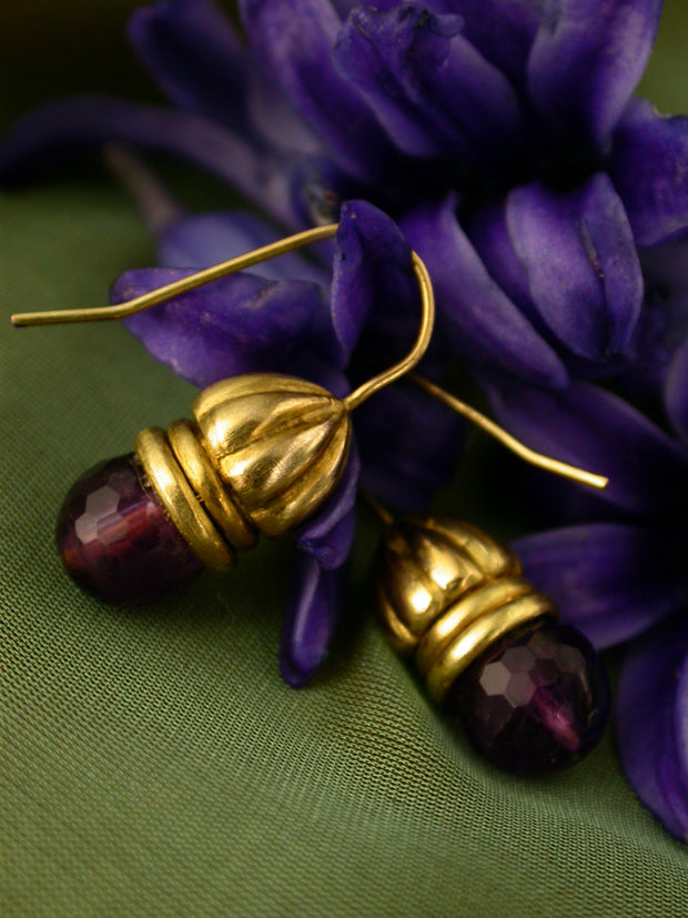 18K GOLD DROP EARRINGS WITH GEM CUT AMETHYST